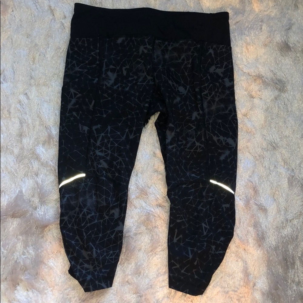 LULULEMON below the knee cropped running tights